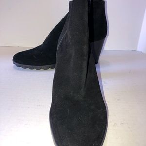 New The Flexx Blk Suede Booties Sz 9.5